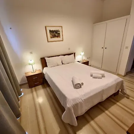 Appartement Alexandra 12 *